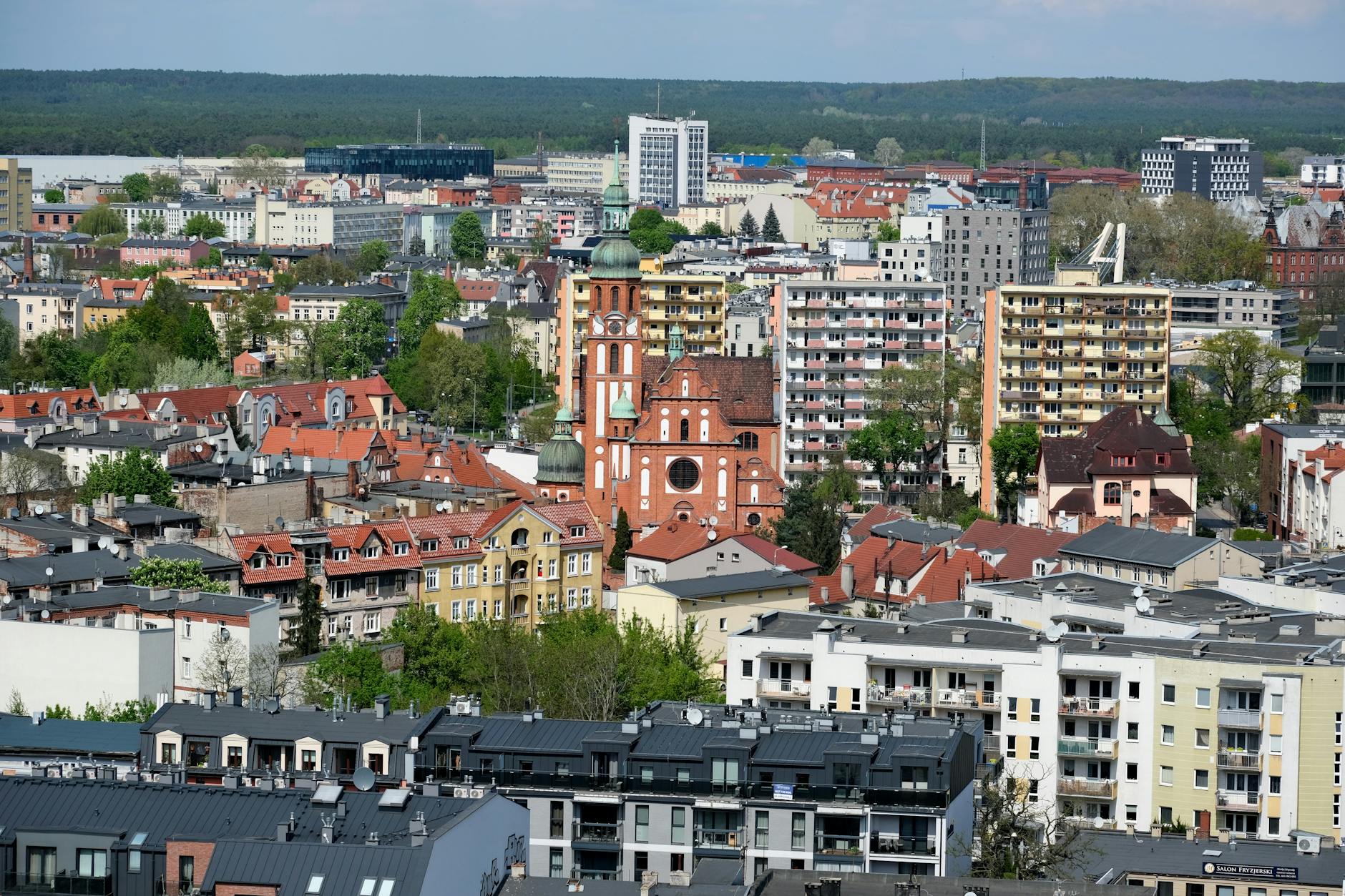 Plakat informacyjny o nowych inwestycjach w Gliwicach i zmianach w ruchu drogowym.